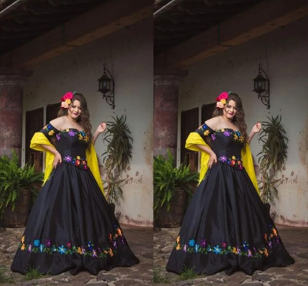 Satin mexikanische Quinceanera Kleider bestickt Plus Größe 2023 schwarz schulterfrei Schnürkorsett Charro Vestidos de xv