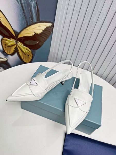 Designer de verão Sandálias femininas de couro clássico Sexy High Heels Wedding Party Ponsed Top Shoes Shoes Slippers 35-41