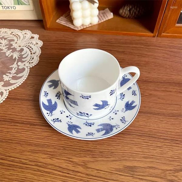 Kupa Saucers 250ml Kemik Çin Kupası ve Saucer Mavi Kuş Tasarım Kahve Çay Kafeleri için Porselen Kupa Çay Orijinal Kahvaltı