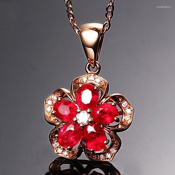 Collane con ciondolo Bella collana di fiori di zirconi rossi intarsiati retrò Collana di alta qualità in oro rosa da donna 9 2 5 Gioielli per feste