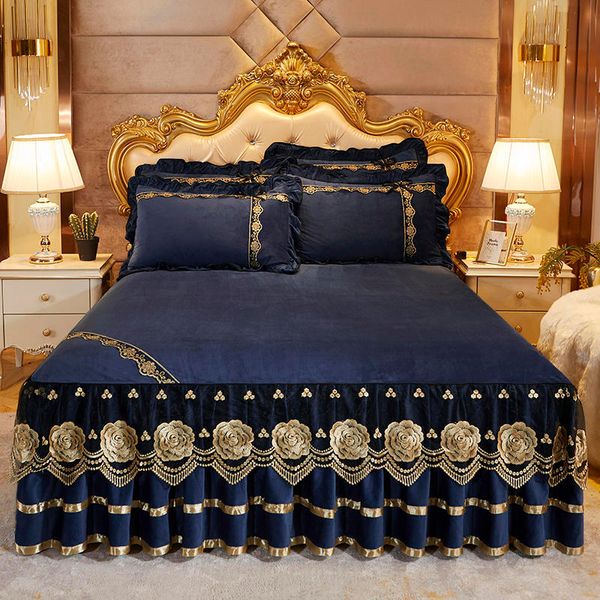 Saia de cama colaboração de luxo na cama European Royal Blue Crystal Velvet Lace Bordado Bedskirts Filas de folha Têxteis caseiros 230510