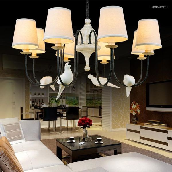 Lampadari Lampadario a led Soggiorno Scale Luce Ferro nero Resina retrò Stile country Francese Camera da letto di lusso Uccello Lampada a sospensione a soffitto Regalo