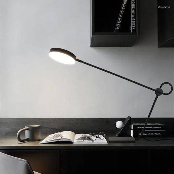 Lampade da tavolo Nordic Minimalista Studio da scrivania Lampada Postmoderna Designer Office soggiorno camera da letto Metal braccio lungo lettura