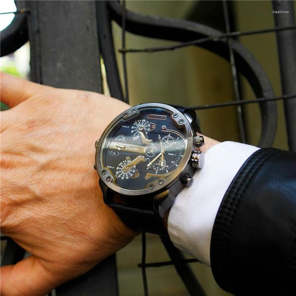 Armbanduhren Oulm Super Big Size Herrenuhren Zwei Zeitzonen Quarz-Armbanduhr Geschenke für Outdoor-Reisen Sport Herrenuhr