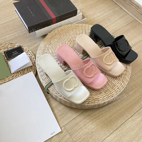 Sandali firmati Sandalo in gelatina Scarpe da donna Pantofole di gomma Tacchi alti grossi Pantofola di cristallo Fondo spesso Scuff Ciabatte con plateau Scarpe con alfabeto Colori caramelle Scivoli