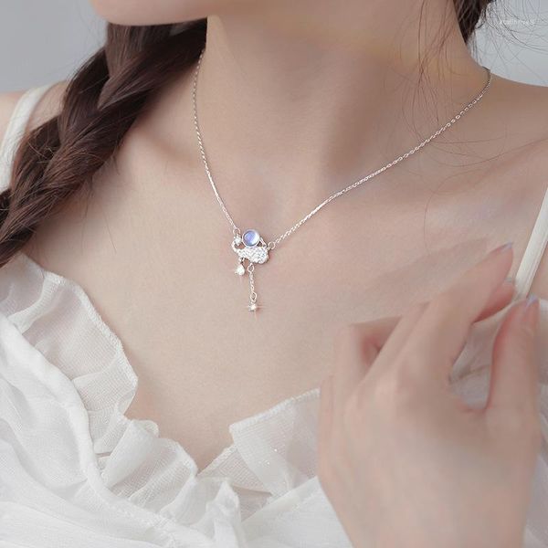 Catene Moda di lusso da donna Colore argento intarsiato Zircone Nube Goccia d'acqua Ciondolo in pietra di luna Collana dolce Gioielli per feste Regalo di nozze