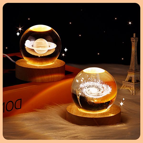 Luce notturna a sfera di cristallo 3D da 6 cm, con base in legno, lampada da tavolo, nebulosa del sistema solare, luna, cervo saturno, luce decorativa alimentata tramite USB per ragazzi ragazze amici di famiglia