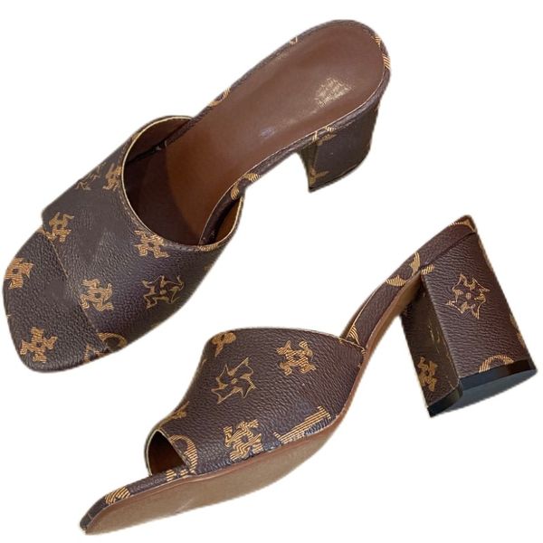 Slippes sapatos de designer de couro genuíno flor velha salto alto metal carta sandálias verão sapatos de festa femininos dedo do pé aberto sapatos de praia bombas de marca de luxo nova moda