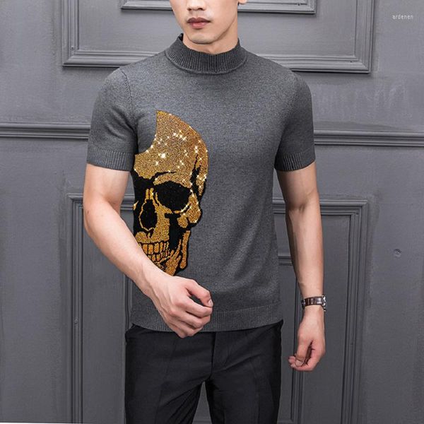 Maglioni da uomo In primo piano T-shirt da giovane sottile con teschio notturno Maglione casual Manica corta in maglia con strass coreani