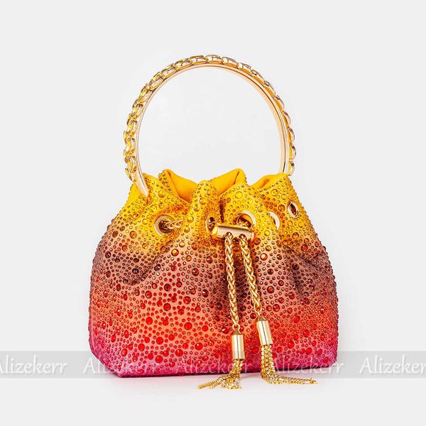 Totes Color Diamond Tassel Bucket Handbag New Luxury Designer Round Manico in metallo Crystal Clutch Purse Bridal Wedding Party 230509