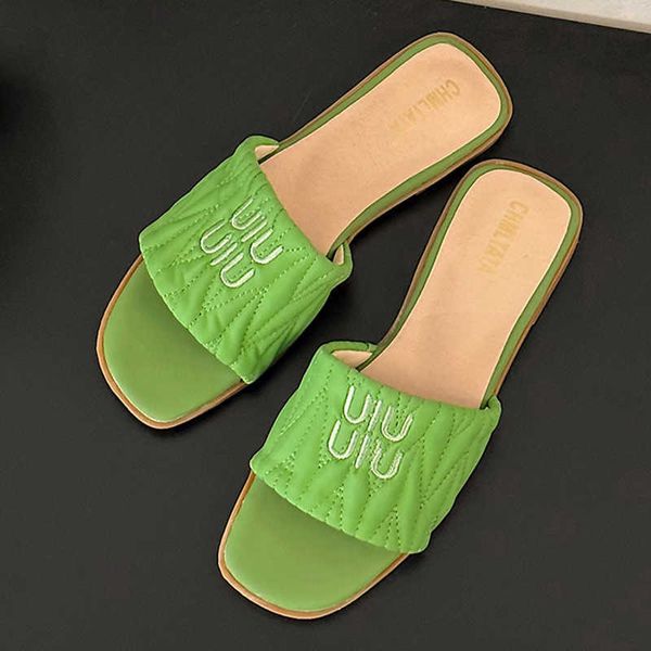 Slippers Summer Slippers Женщины плоские открытые шлепанцы женские сандалии с плиссированными дизайном роскошной тенденции корейская уличная обувь 2023 плюс размером 35-43 G230512