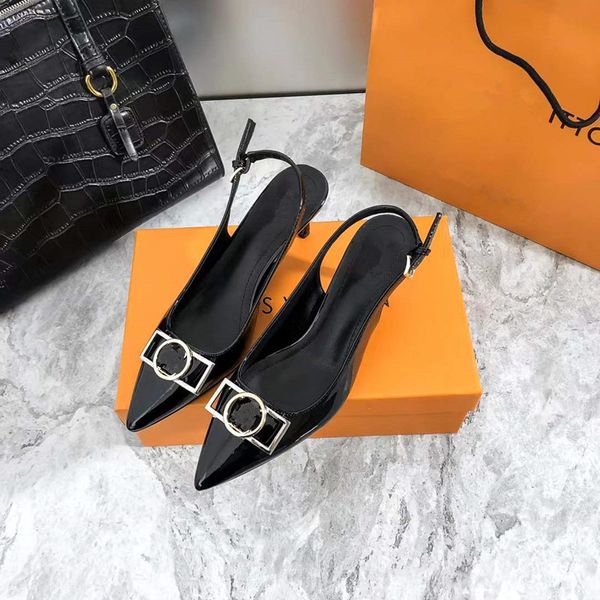 Damen Sandaldesigner 2023 Neue Stiletto -Schnallen -Bankett Elegantes Temperament High Heels speicherte Metall dekorative Modeschuhe Damenschuhe