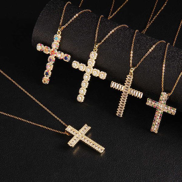 Collana con croce lampeggiante in acciaio inossidabile con pendente in oro CZ da donna con catena di diamanti di tendenza Spedizione gratuita