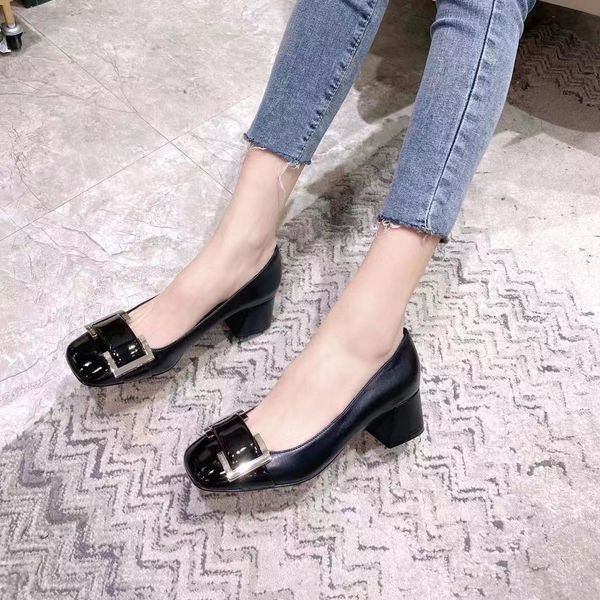 Scarpe eleganti firmate da donna classiche Primavera e autunno Testa quadrata Sexy strass nero Tacchi piatti decorativi Suola larga Comode scarpe casual da balletto