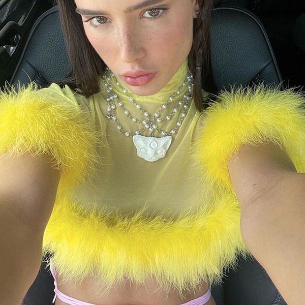 Maglietta da donna Sexy Cute Women Yellow Mesh Feathers T-shirt manica corta Seethrough Slim Crop Shirt Party Club Kawaii Fur Tshirt Summer 230511