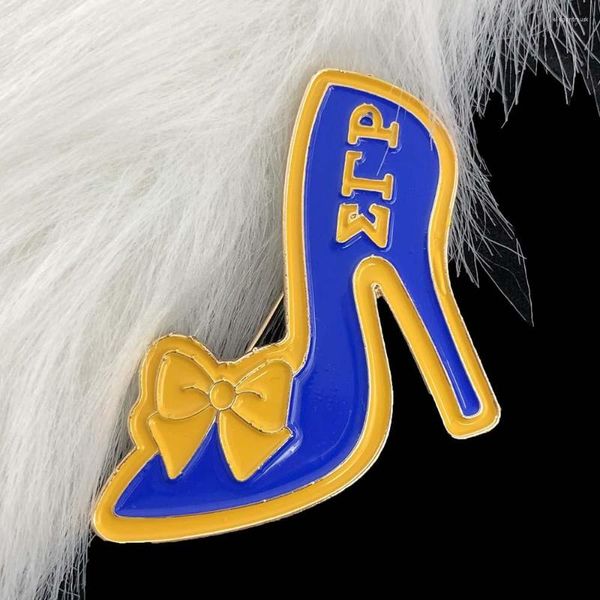 Broches Sapatos de salto alto amarelo Bowknot Sigma Gamma Rho Camisa Mulher Pins Presentes