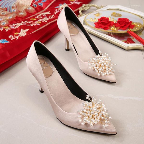 Scarpe eleganti 2023 Arrivo Scarpe da sposa bianche con punta a punta Donna Décolleté con tacco alto Tacco sottile 8cm Perline per feste