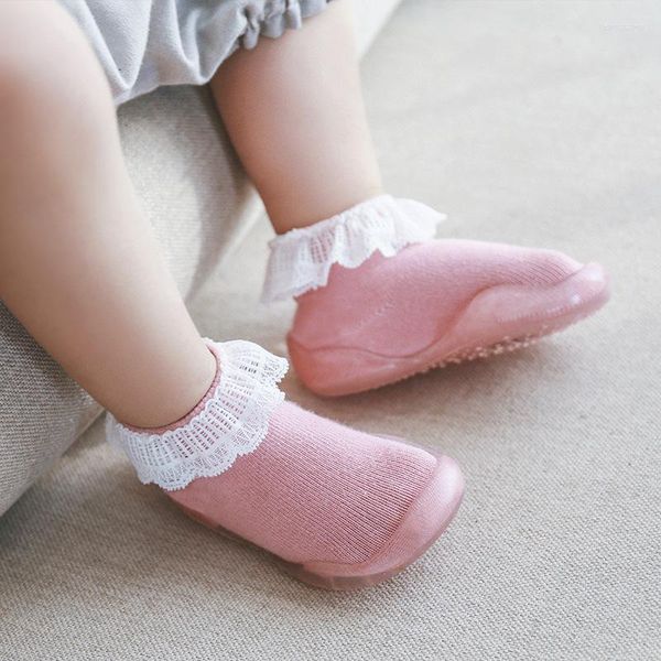 Calzini per bambini First Walkers con suola in gomma Scarpe in pizzo Calzino per neonato Passi per pantofole da pavimento per bambini in pelle antiscivolo