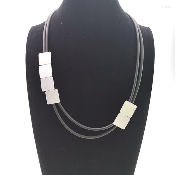 Colares de pendentes Ydydbz curto para mulheres quadradas colar de folha de alumínio Bonimia estilo de borracha de borracha de borracha de borracha