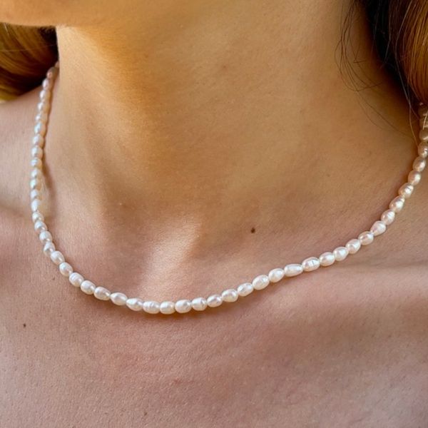 Collana di perle di riso d'acqua dolce delicata in stile vintage per uomo e donna Collana girocollo minimalista Gioielli a strati per regalo mamma
