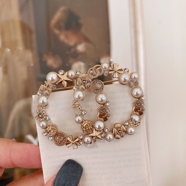 Os broches ocos são jóias simples, preciosas, elegantes e sofisticadas