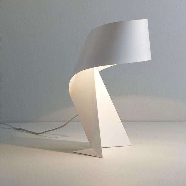 Lampade da tavolo Moderno Minimalista Ferro Nero Bianco Origami Comodino Lampada da scrivania E27 LED Decorativo Luce notturna Soggiorno Camera da letto Tavolo