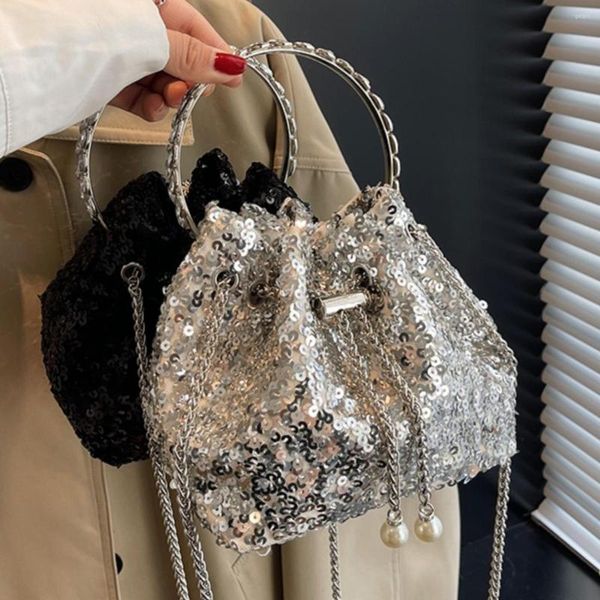 Akşam çantaları payet crossbody sac bir ana tasarımcı kadın 2023 lüks moda zinciri çanta kısa yuvarlak metal sap kova çantası