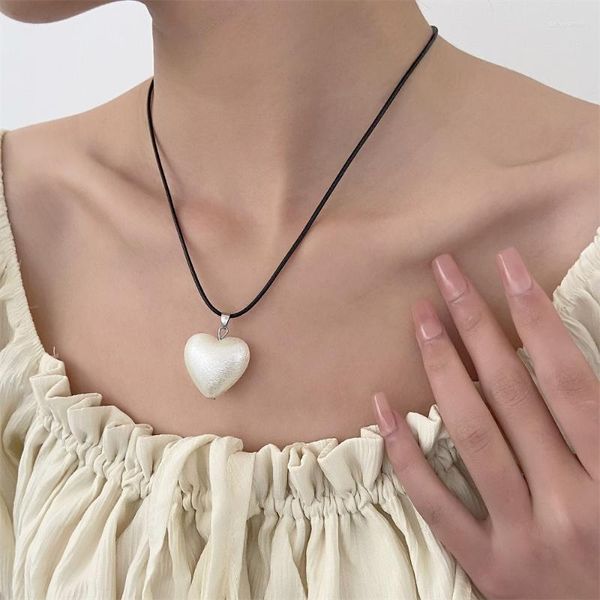 Ketten Fsahion Süße stereoskopische herzförmige Anhänger Wachs Seil Halskette für Frauen Mädchen weiße Farbe Herz Schlüsselbein Schmuck