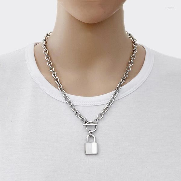 Colares pendentes Moda Titanium Tamanho da trava de aço Collar feminino maré feminina Hip-hop Vento frio e mulheres de colar de fivela