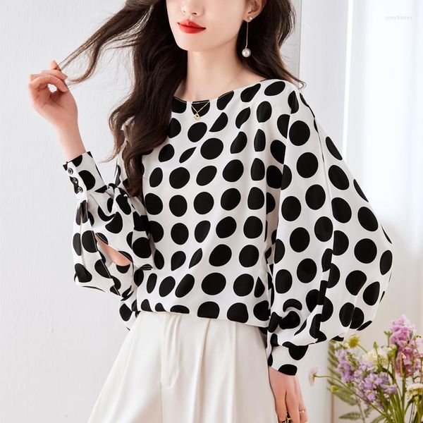 Blusas femininas 2023 Moda de verão feminino Blusa elegante de bolinhas preto e branca Manga de chiffon de chiffon ladra camisetas formais