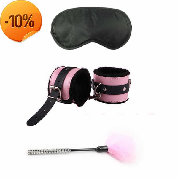 Massageie o kit de jogos de bondagem de máscara sexual adulta com flerte de penas de escravo BDSM Handcuffs Toys for Women Casais