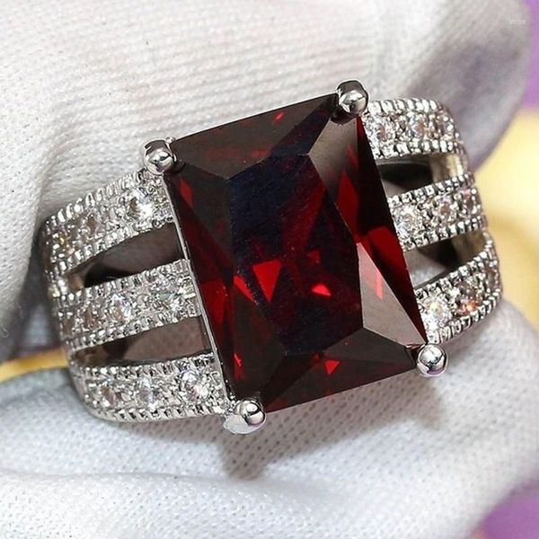 Cluster-Ringe 2023 Ankunft Luxus-roter Diamant-Verlobungsring 925 Sterling Silber für Frauen Jubiläumsgeschenk Schmuck Großhandel