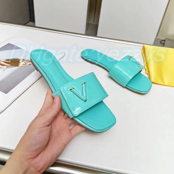 Designer de luxo Mulher sapato plano shake sandal slipper homem homem de cordeiro metálico slide Shinny Slide Leat Heel Altero Lock It Flat Mule