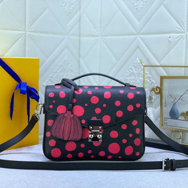 Bolsas de balde com letras em relevo Red Dot Cross Body Bolsa de ombro com fecho de zíper Bolso com alça superior Bolsas de mão com flores antigas Letras internas com vários compartimentos