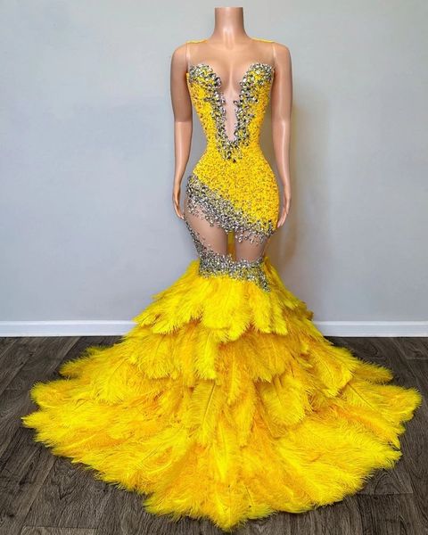 Birght Yellow Mermaid Feathers Prom Dresses 2023 Abiti da festa con perline Sheer Neck African Women Paillettes Gala Dress
