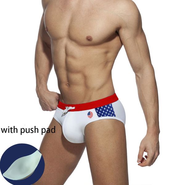 Menas de banho masculinas Europeias e americanas combinações com triângulo de natação Summer Summer Sexy Multinational Flag Shorts Men P230515