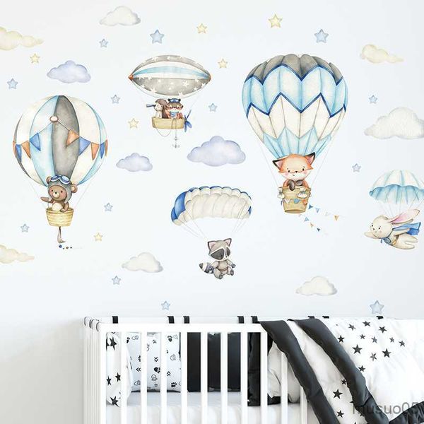 Adesivos para crianças de brinquedos de brinquedos aquarela animais de ar quente nuvens de balão adesivos de parede cor azul para o quarto infantil decalques de parede de berçário de berçário de menino adesivos de quarto