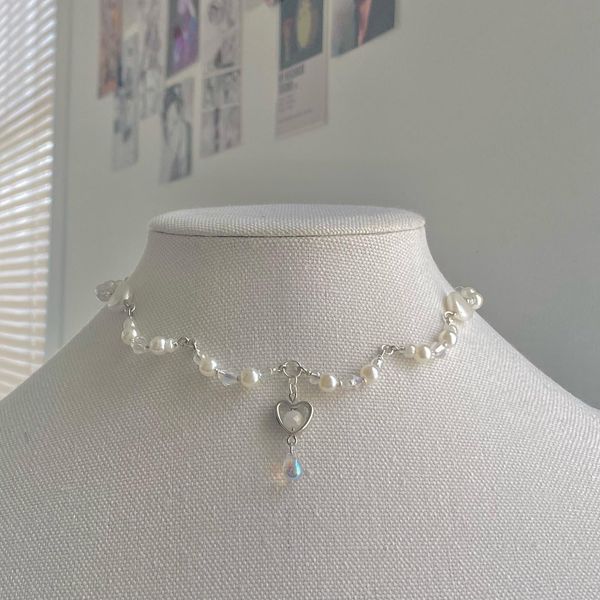 Girocollo con collana di fiori Y2K con perline a cuore fatto a mano Bella collana di perline di vetro