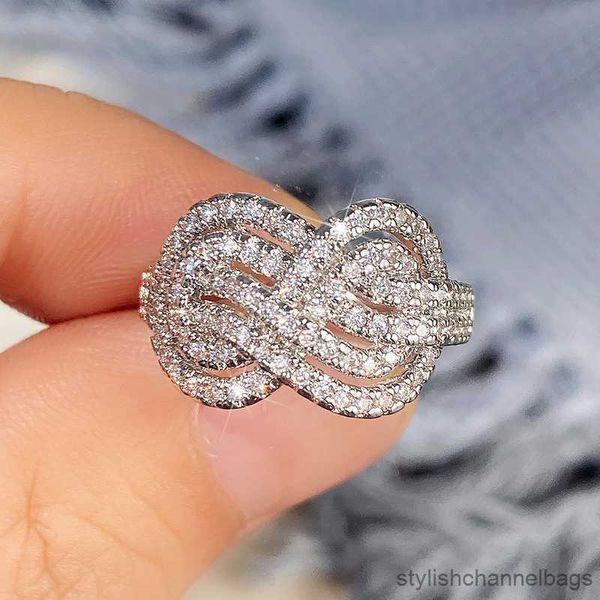 Band Rings Fancy Twist Band Rings feminino Anéis de temperamento noivado de dedo anéis de noiva para joias de moda de festa