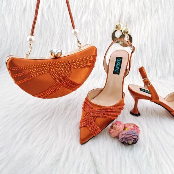 Sandali 2023 Arrivo Scarpe con strass Bling arancione e set di borse Tacchi da donna con pochette abbinata per la festa