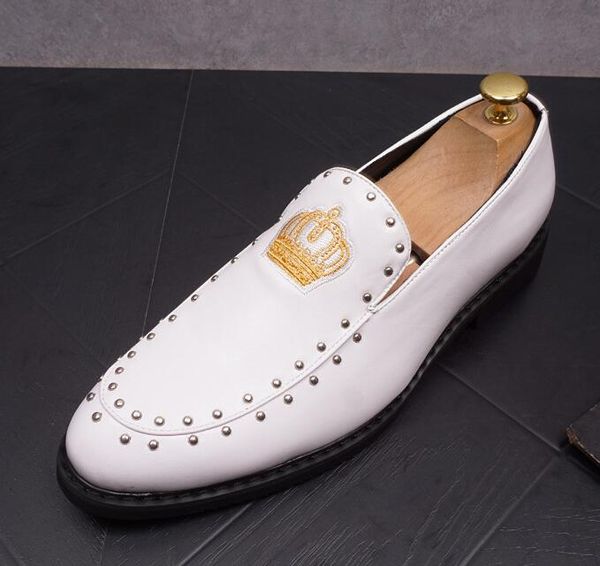 Marca de designer sapatos casuais homens britânicos coroa bordado rebite oxford casas casamentos baile de casamento sapato zapatos social Zapatos