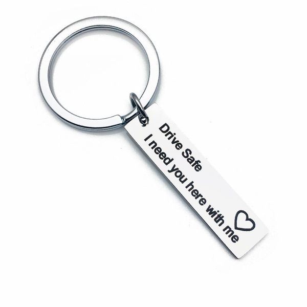 Keychains Schlüsselringgeschenke graviert Antrieb Safe Ich brauche dich hier mit mir Schlüsselkettenpaare Freund Freundin Schmuck Schlüssel Kette Chaveiro