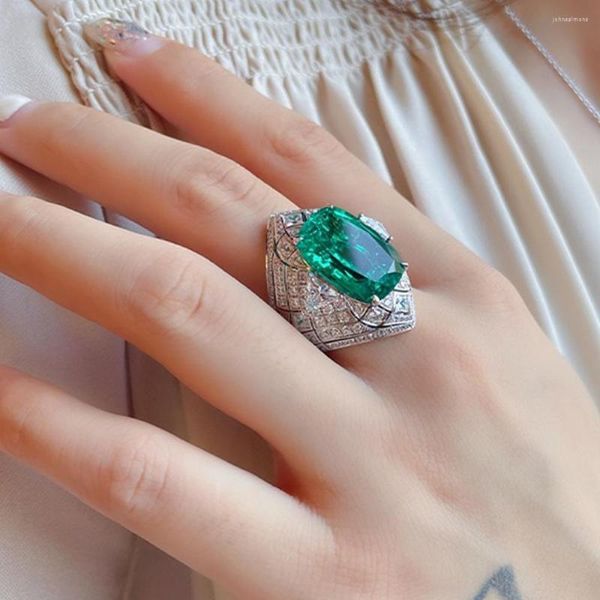 Кластерные кольца Advanced Design Женщины имитация Изумрудное кольцо женщина Яркие цирконы роскошные ювелирные ювелирные изделия