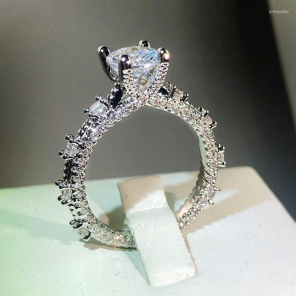 Cluster-Ringe, luxuriöser funkelnder weißer Zirkon-Krappen-Set-Ring mit vier einreihigen Diamanten für Damen, Party, Empfang, Schmuck, Geschenk