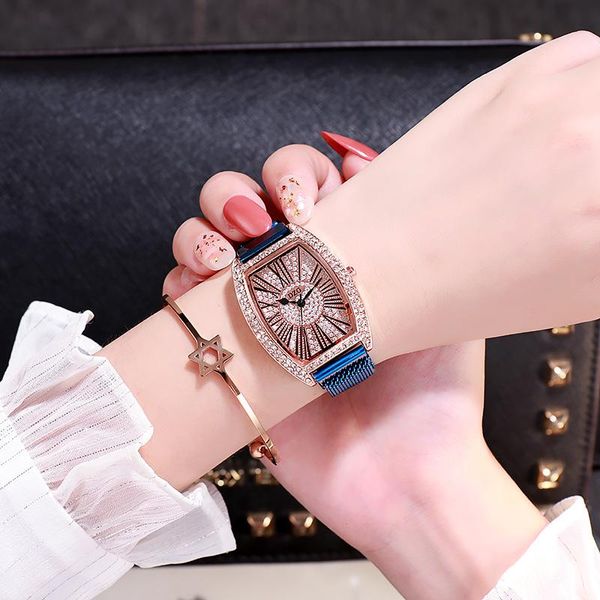 Наручительные часы Веб -знаменитость Тот же часовой квадратный алмазный магнит с розовым золотом крупный римский лицевой темперамент женщин
