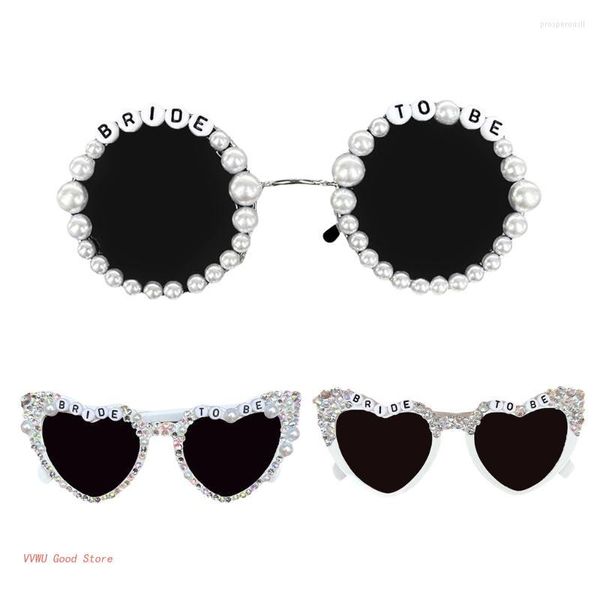 Sonnenbrille „Braut zu sein“ mit herzförmigem Rahmen für Mädchen, die Po-Werkzeuge nehmen