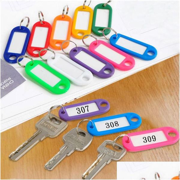 Keychains colhedas 200pcs Chave de plástico Tags de nome de teclado em branco DIY para papel de bagagem inserir etiqueta de lagem mistura de cor de cor Acessor Otzaj
