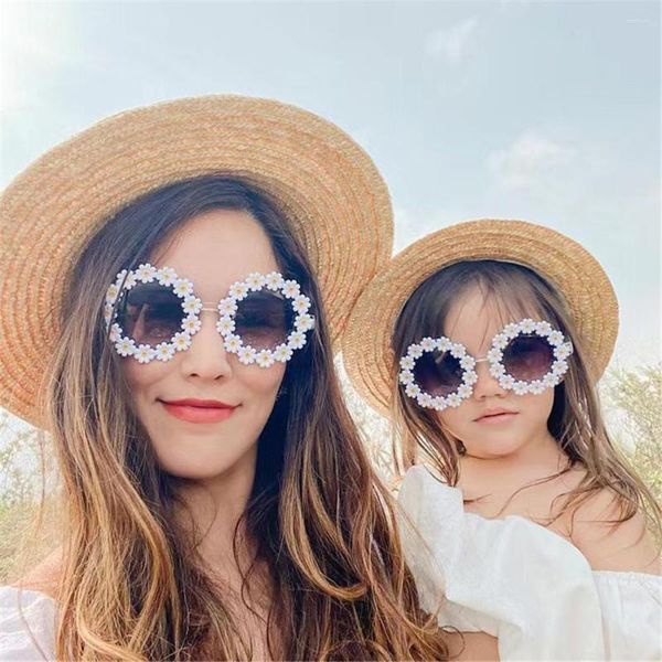 Óculos de sol 1pc Retro Daisy for Adults Round Frame Flor Sun Protection Glasses Fashion Novel Disco Festival Party Shades