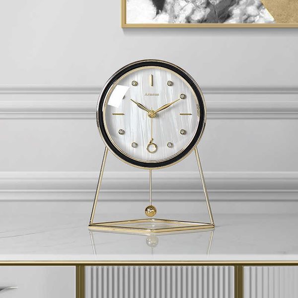 Relógios da mesa de mesa Relógio criativo Relógio Luxo Design Modern Design Watch Quarto Silent Home Decors Relógios Desk de Metal Solter SwittOp Clock AA230515