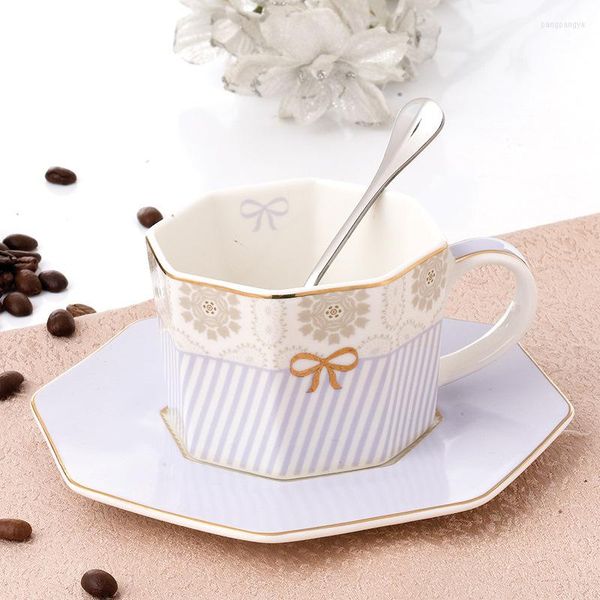 Set di stoviglie Set di posate Kit tazza e piattino in ceramica Bone China Teiera Tè pomeridiano Caffè Piatto da dessert Accessori per la tavola eleganti